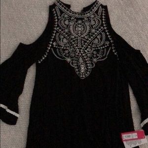 Shoulder cut-out black embroidered top